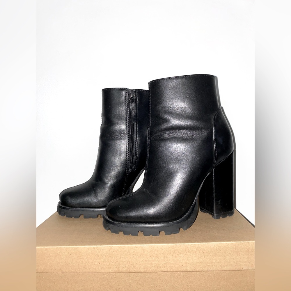 SCHUTZ BOOTS SIZE 25